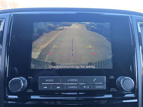 Used 2024 Nissan Titan SV w/ SV Convenience Package image 31