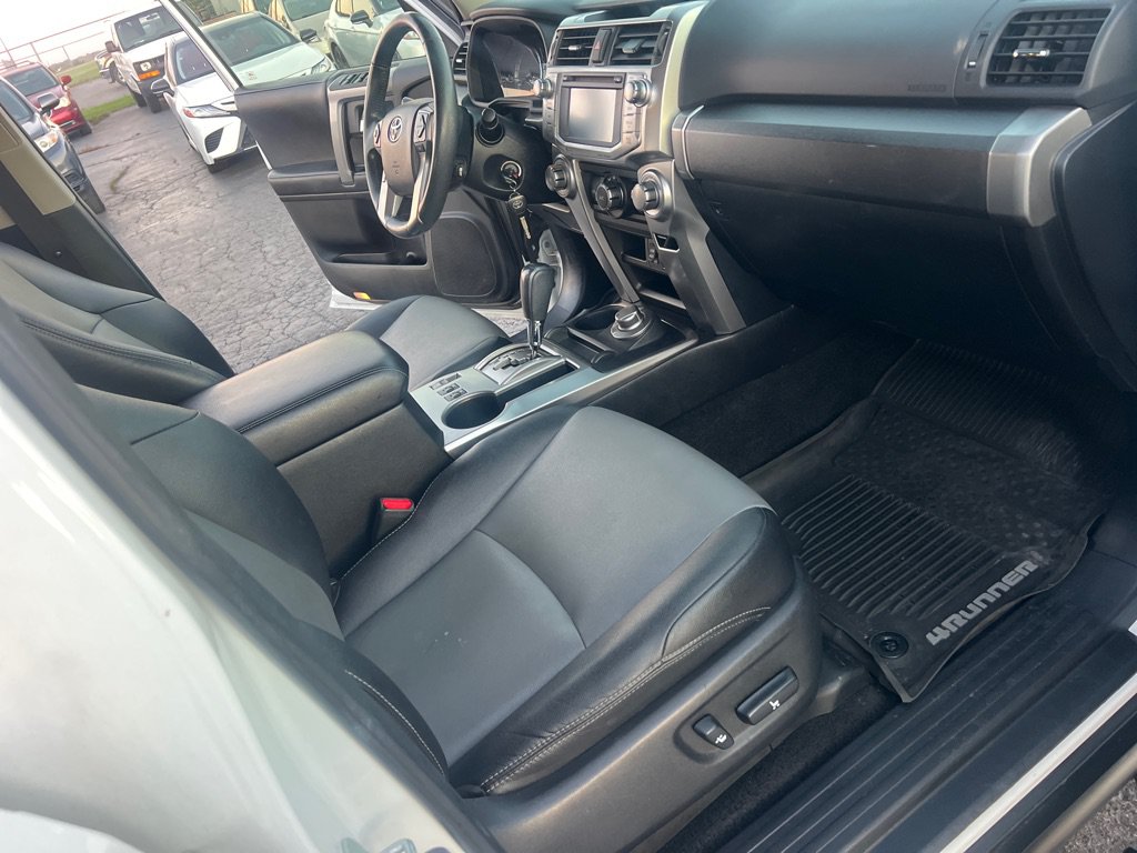 Used 2017 Toyota 4Runner SR5 Premium AWD/4WD image 18