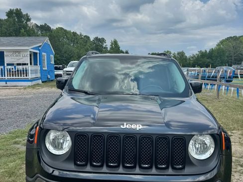 Used 2017 Jeep Renegade Latitude AWD/4WD image 3