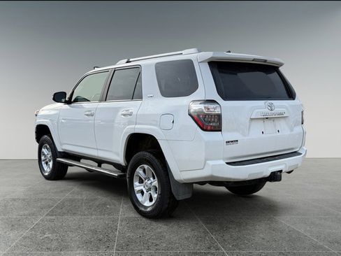 Used 2018 Toyota 4Runner SR5 image 3