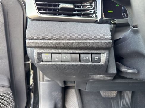 Used 2025 Toyota Camry LE image 9