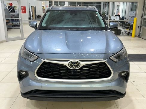 Used 2022 Toyota Highlander XLE image 3