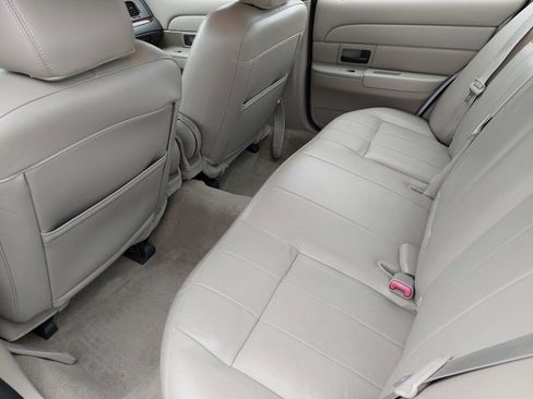 Used 2011 Ford Crown Victoria LX w/ Comfort Appearance Pkg image 27