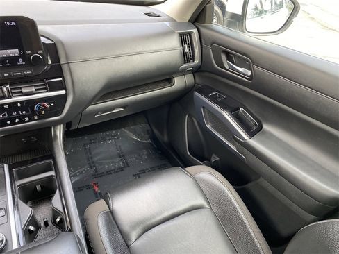 Used 2022 Nissan Pathfinder SL w/ Lighting Package (N92) image 19