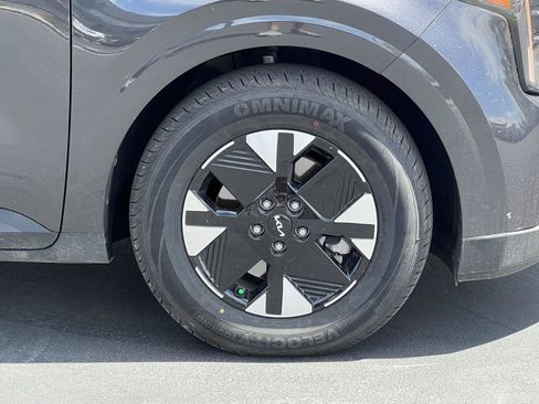 Used 2026 Kia Carnival LXS FWD image 16