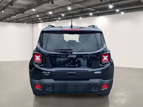 Used 2018 Jeep Renegade Latitude AWD/4WD image 6