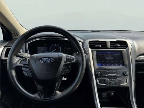 Used 2020 Ford Fusion SE image 25