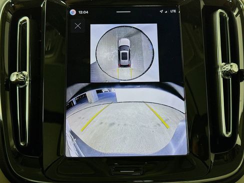 Certified 2026 Volvo XC40 B5 Ultra w/ Climate Package image 14