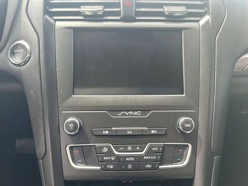 Used 2020 Ford Fusion SE w/ Equipment Group 151A FWD image 14