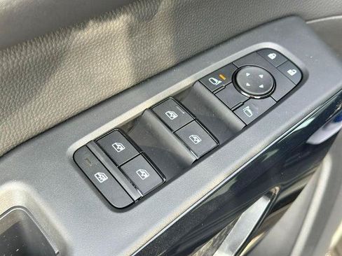 Certified 2026 Nissan Pathfinder SV AWD/4WD image 9