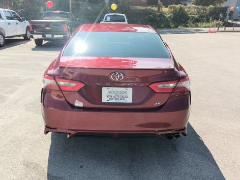 Used 2018 Toyota Camry SE w/ Moonroof Package FWD image 4