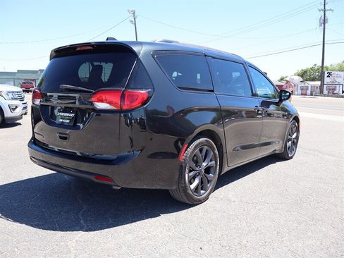 Used 2020 Chrysler Pacifica Touring-L Plus FWD image 22