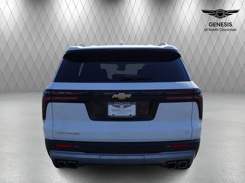 Used 2024 Chevrolet Traverse LT FWD image 4