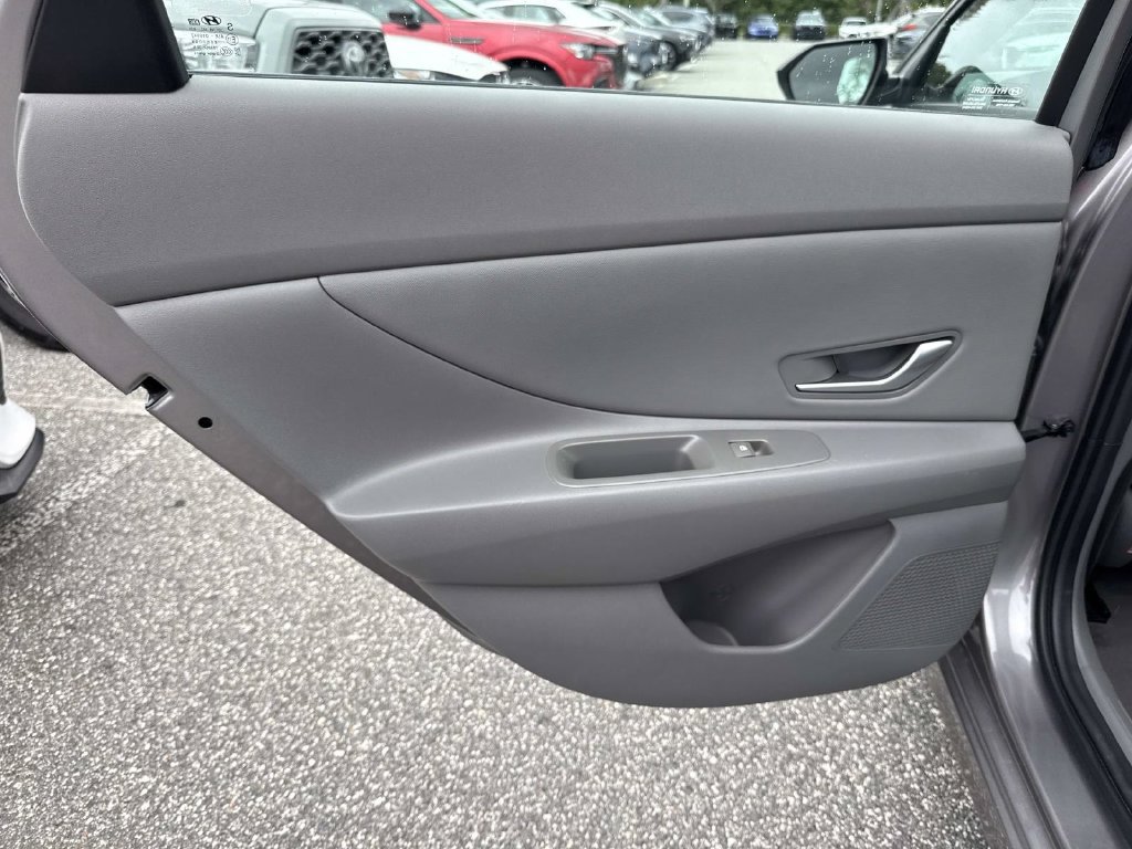 Used 2023 Hyundai Elantra SEL w/ Convenience Package FWD image 12