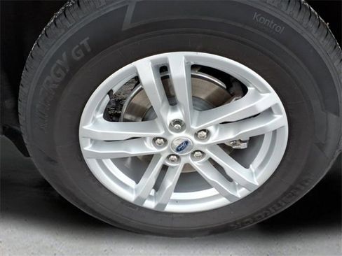 Used 2022 Ford Explorer XLT w/ Equipment Group 202A image 14