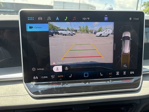 New 2025 Volkswagen Tiguan SE FWD image 30