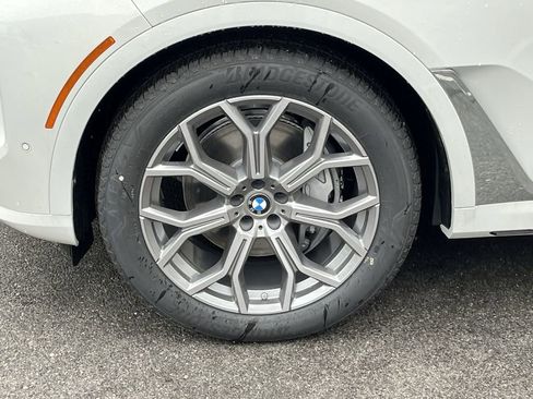 Used 2026 BMW X7 xDrive40i w/ Premium Package image 10