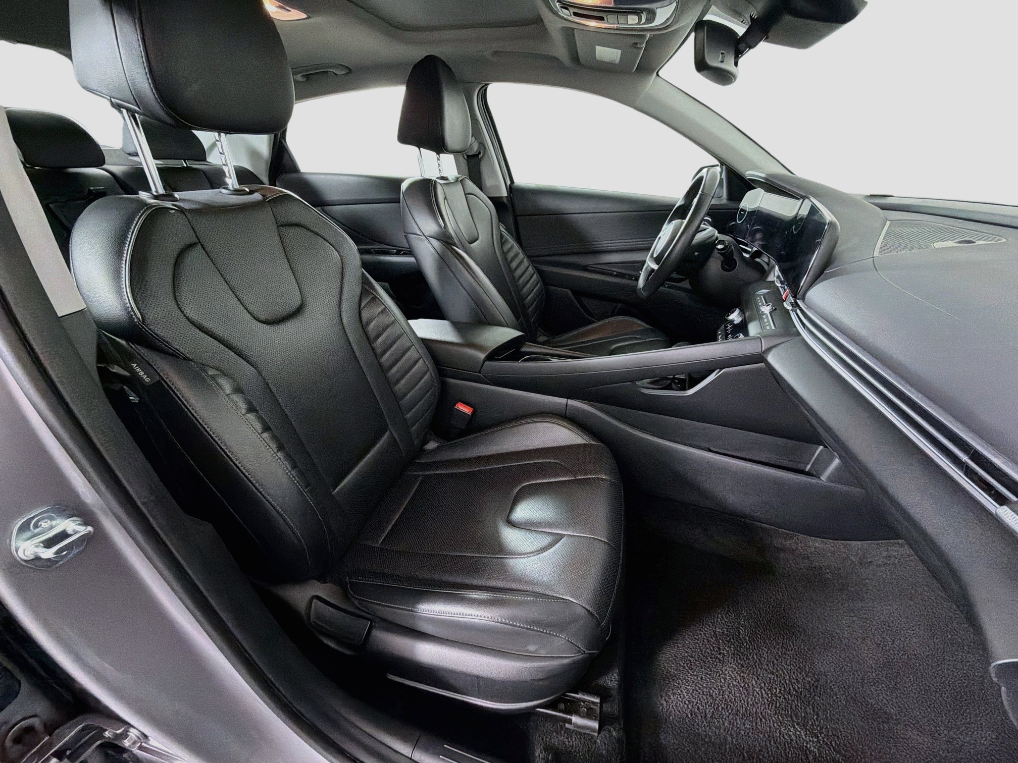 Used 2025 Hyundai Elantra Limited FWD image 31