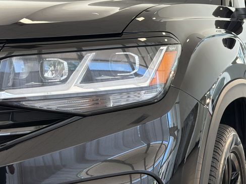 Used 2023 Volkswagen Atlas SEL R-Line AWD/4WD image 11