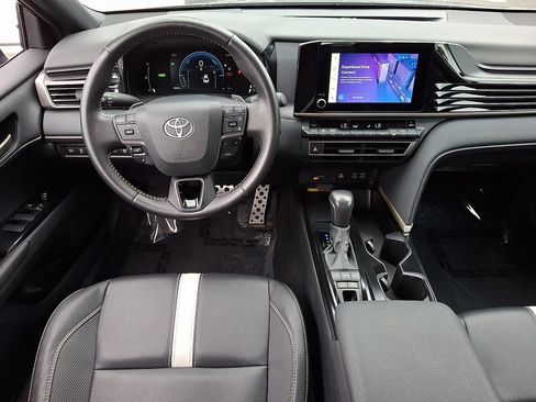 Used 2025 Toyota Camry SE FWD image 12