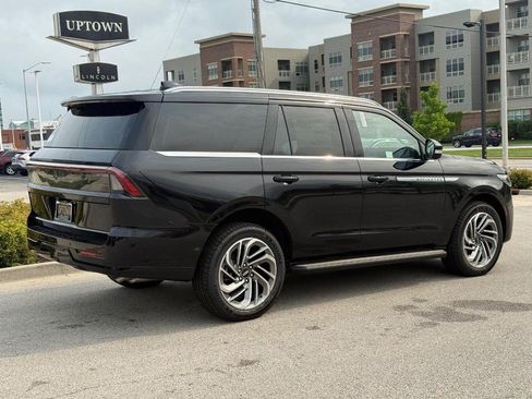New 2027 Lincoln Navigator Premiere AWD/4WD image 3