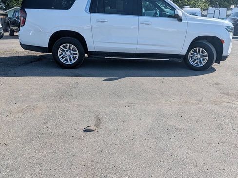 Used 2022 Chevrolet Suburban LS AWD/4WD image 7