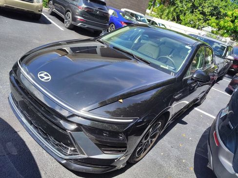 Used 2025 Hyundai Sonata SEL FWD image 2