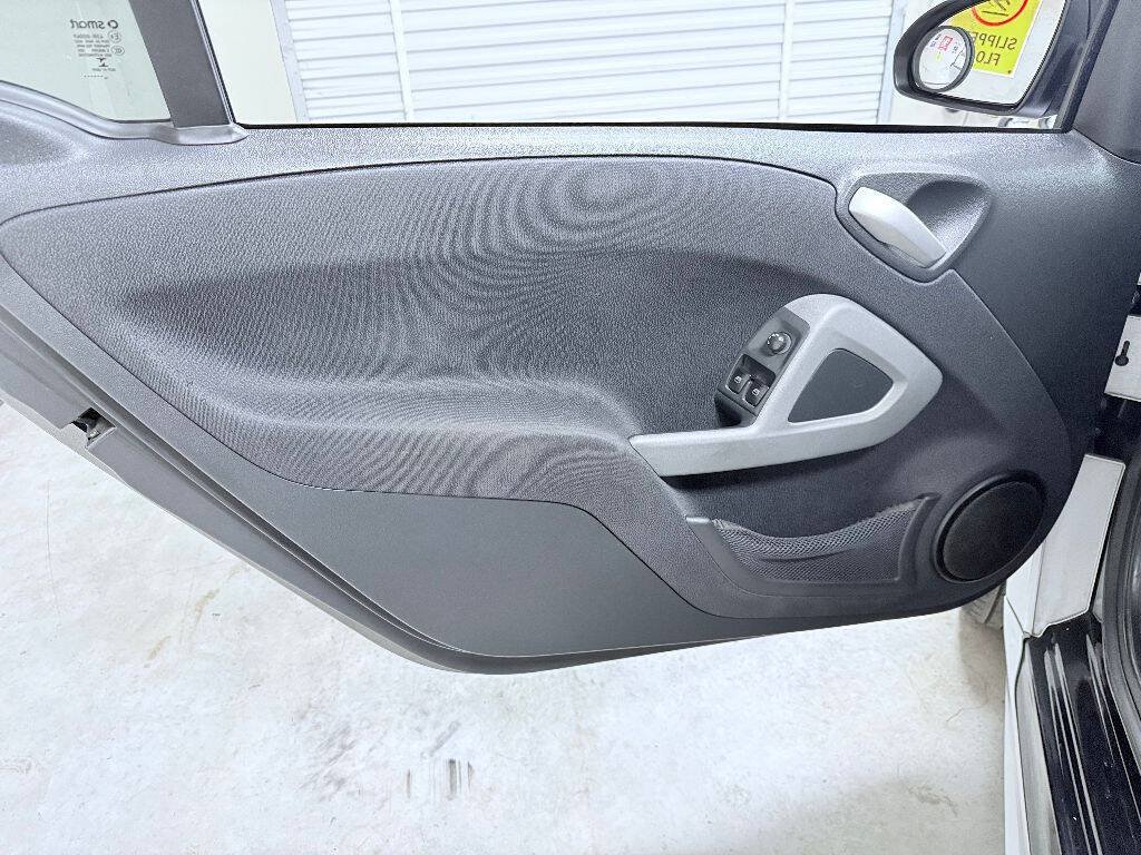 Used 2015 smart fortwo electric drive RWD image 15