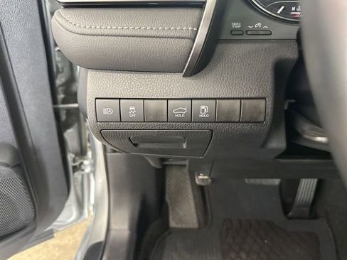 Used 2024 Toyota Camry SE FWD image 9
