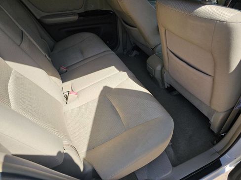 Used 2005 Toyota Highlander 2WD V6 w/ 3rd Row image 9