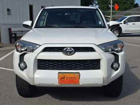 Used 2017 Toyota 4Runner SR5 AWD/4WD image 8