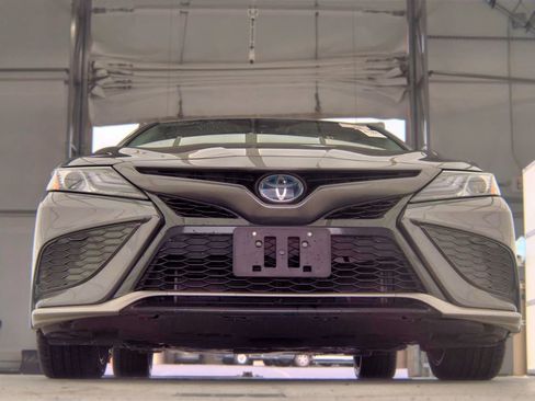Used 2022 Toyota Camry XSE w/ Cold Weather Package FWD image 4