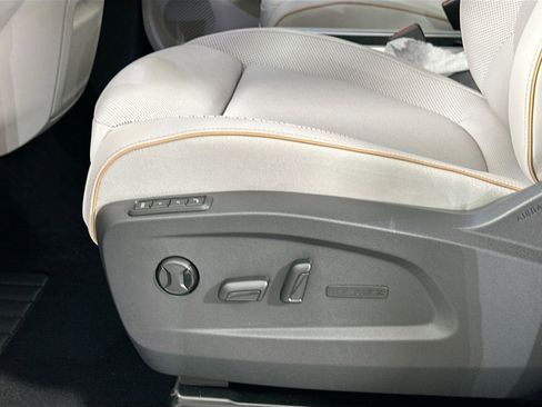 New 2025 Volkswagen ID. Buzz 1st Edition image 20