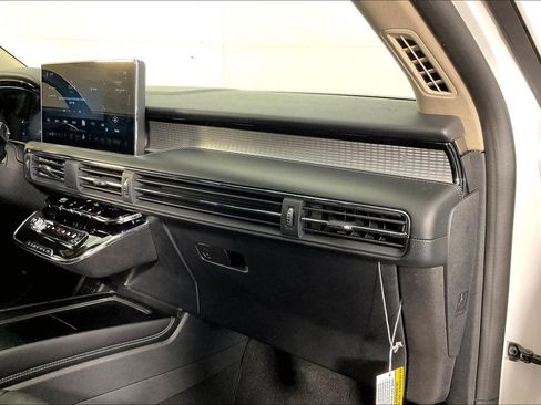 Used 2026 Lincoln Corsair Premiere FWD image 22