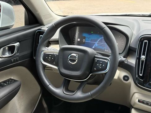 Used 2023 Volvo XC40 B5 Plus AWD/4WD image 12