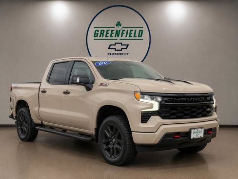 Used 2022 Chevrolet Silverado 1500 LT Trail Boss w/ LT Trail Boss Premium Package AWD/4WD image 1