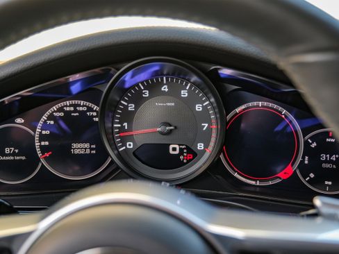 Used 2018 Porsche Panamera image 17