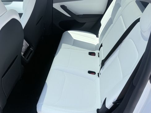 Used 2026 Tesla Model Y 2WD image 33