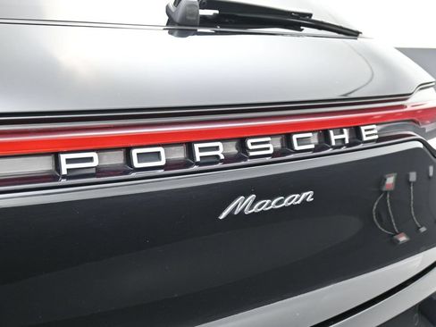 Certified 2020 Porsche Macan AWD/4WD image 14