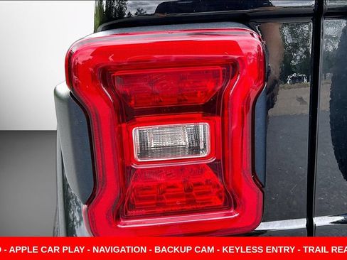 Used 2022 Jeep Wrangler Unlimited Sahara w/ LED Lighting Group AWD/4WD image 22