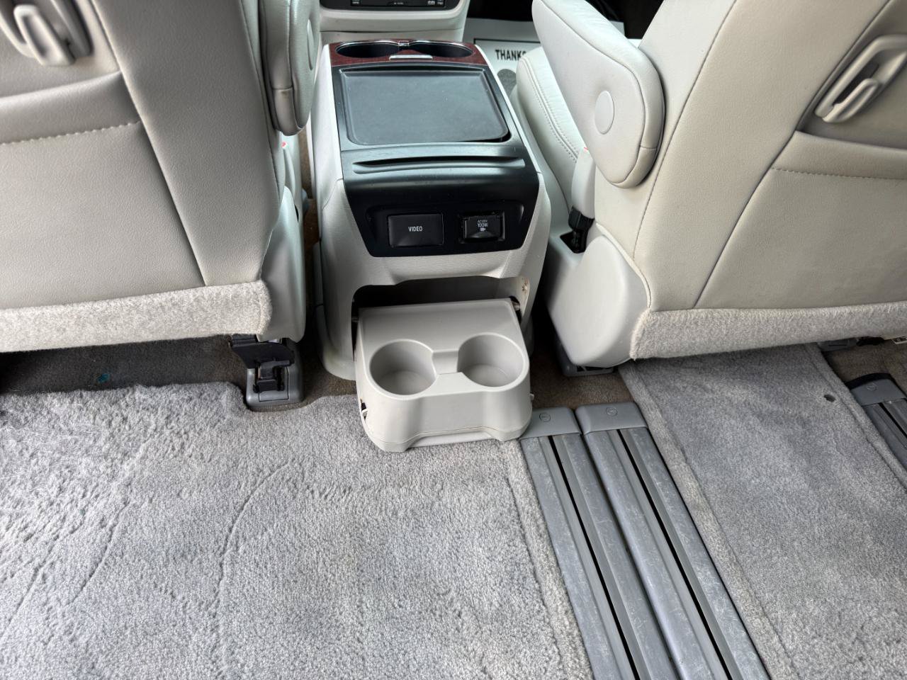 Used 2013 Toyota Sienna XLE w/ Entertainment Pkg FWD image 28
