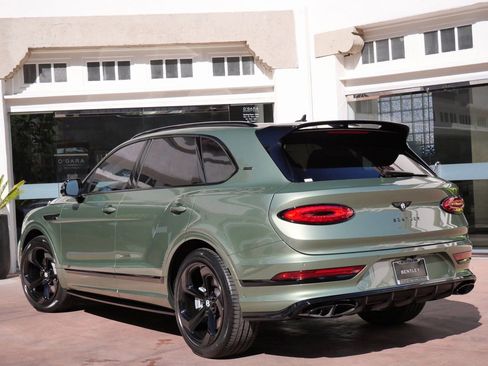 Used 2025 Bentley Bentayga image 3