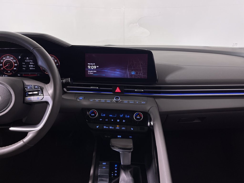 Certified 2025 Hyundai Elantra SEL FWD image 17