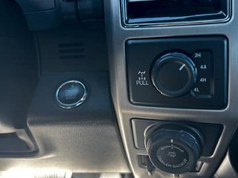 Used 2018 Ford F150 Platinum w/ Equipment Group 701A Luxury image 22