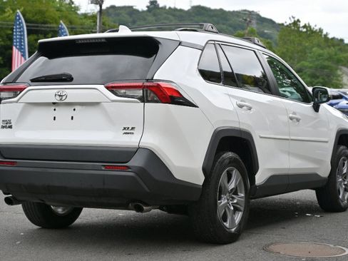 Used 2022 Toyota RAV4 XLE AWD/4WD image 5