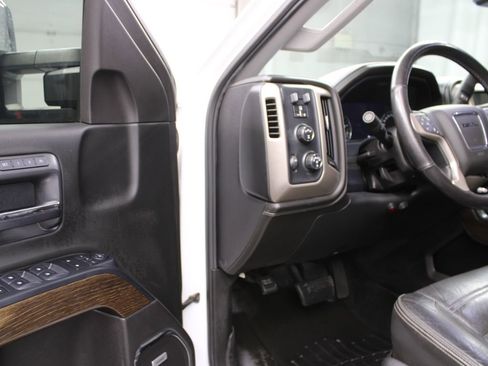 Used 2017 GMC Sierra 2500 Denali w/ Duramax Plus Package AWD/4WD image 42