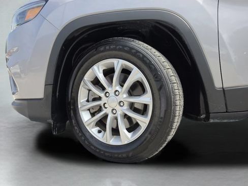 Certified 2019 Jeep Cherokee Latitude w/ Popular Appearance Group FWD image 36
