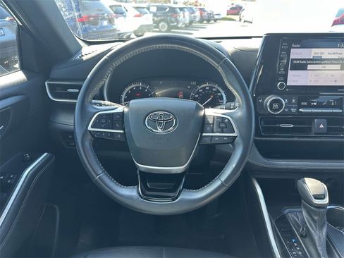 Used 2022 Toyota Highlander XSE image 12