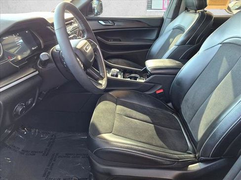 Used 2023 Jeep Grand Cherokee Altitude AWD/4WD image 14