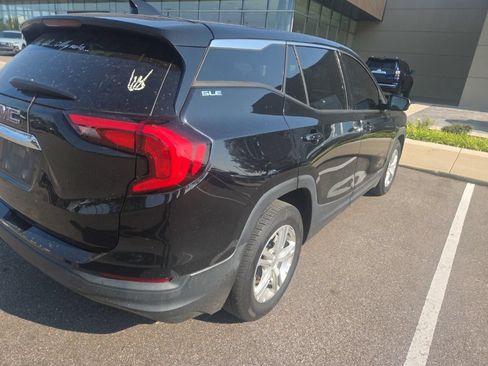 Used 2020 GMC Terrain SLE FWD image 2